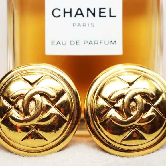 CHANEL Jewelry - ⚜ VINTAGE 1980s CHANEL CC Logo earrings *signed* ⚜